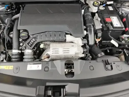 Photo 33 Peugeot 2008  PureTech 130 S&S EAT8