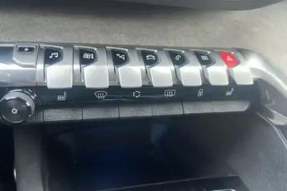 Photo 19 Peugeot 3008  Hybrid 225 e-EAT8