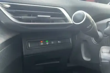 Photo 18 Peugeot 3008  Hybrid 225 e-EAT8