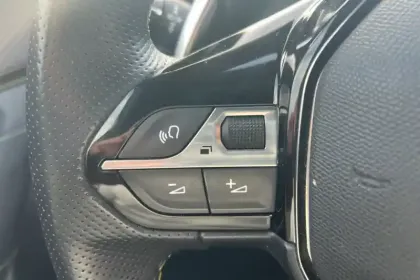 Photo 12 Peugeot 2008  PureTech 130 S&S EAT8