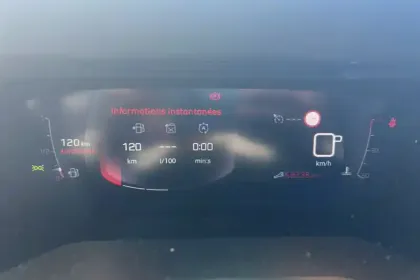 Photo 10 Peugeot 2008  PureTech 130 S&S EAT8