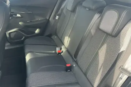 Photo 9 Peugeot 2008  PureTech 130 S&S EAT8