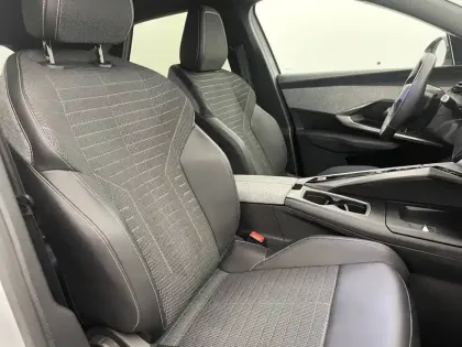 Photo 26 Peugeot 3008  Electrique 210 ch 73 kWh