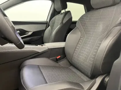 Photo 13 Peugeot 3008  Electrique 210 ch 73 kWh