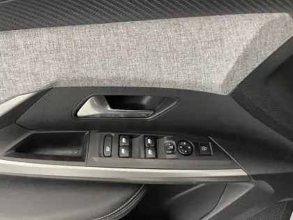 Photo 31 Peugeot 3008  Electrique 210 ch 73 kWh