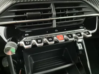 Photo 14 Peugeot 2008  PureTech 100 S&S BVM6