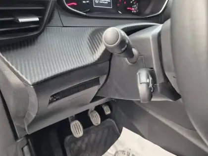 Photo 21 Peugeot 2008  PureTech 100 S&S BVM6