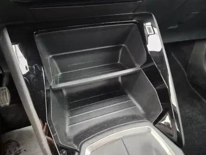 Photo 13 Peugeot 2008  PureTech 100 S&S BVM6