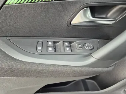 Photo 20 Peugeot 2008  PureTech 100 S&S BVM6