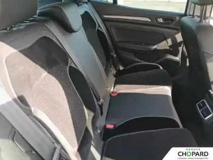 Photo 19 Renault Megane Mégane IV Berline TCe 140 EDC FAP