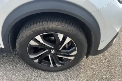 Photo 12 Peugeot 2008  PureTech 130 S&S EAT8