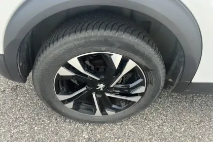 Photo 13 Peugeot 2008  PureTech 130 S&S EAT8