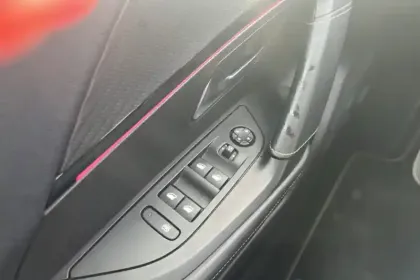 Photo 16 Peugeot 2008  PureTech 130 S&S EAT8