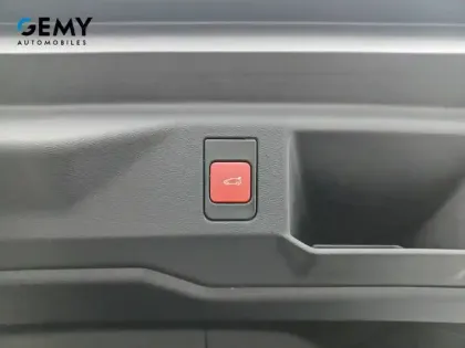 Photo 16 Peugeot 5008  Hybrid 145 ch e-DCS6