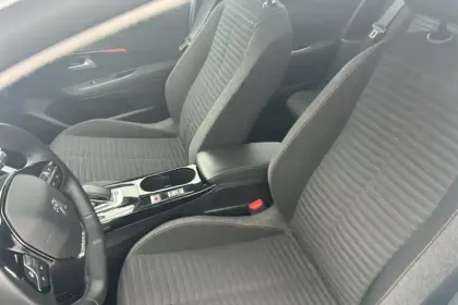 Photo 9 Peugeot 208  Electrique 50 kWh 136ch