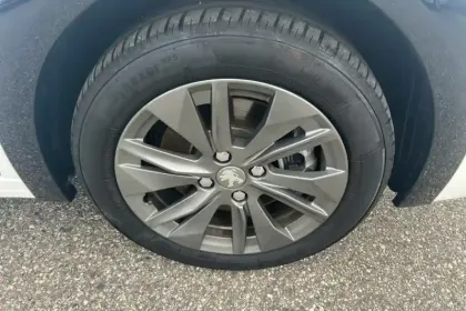 Photo 13 Peugeot 208  Electrique 50 kWh 136ch