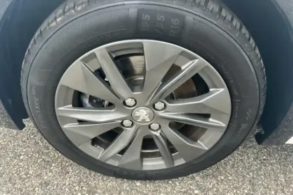 Photo 12 Peugeot 208  Electrique 50 kWh 136ch