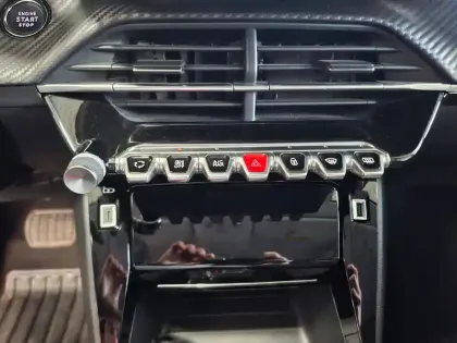 Photo 65 Peugeot 208  PureTech 130 S&S EAT8