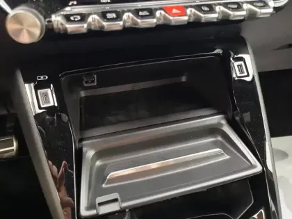 Photo 74 Peugeot 2008  PureTech 130 S&S EAT8