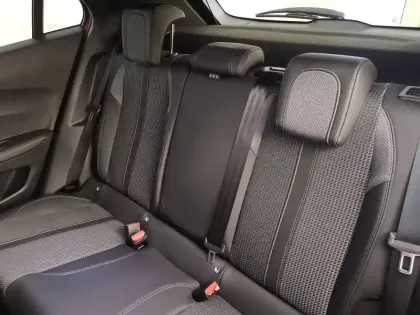 Photo 70 Peugeot 2008  PureTech 130 S&S EAT8