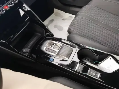 Photo 50 Peugeot 2008  PureTech 130 S&S EAT8