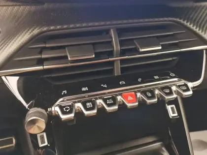 Photo 75 Peugeot 2008  PureTech 130 S&S EAT8