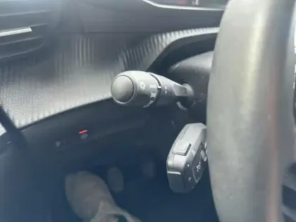 Photo 16 Peugeot 208  PureTech 100 S&S BVM6 Allure Pack