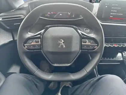 Photo 11 Peugeot 208  PureTech 100 S&S BVM6 Allure Pack