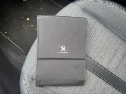 Photo 15 Peugeot 208  PureTech 100 S&S BVM6 Allure Pack