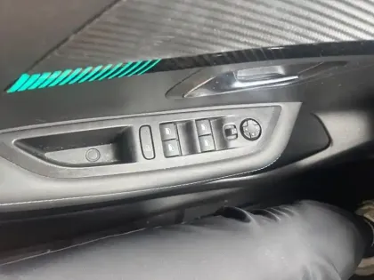 Photo 19 Peugeot 208  PureTech 100 S&S BVM6 Allure Pack