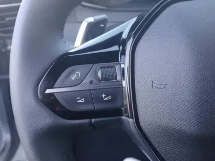 Photo 18 Peugeot 2008  Hybrid 145 e-DCS6 Style