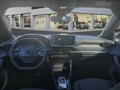 Photo 9 Peugeot 2008  Hybrid 145 e-DCS6 Style