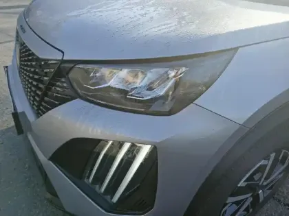 Photo 13 Peugeot 2008  Hybrid 145 e-DCS6 Style