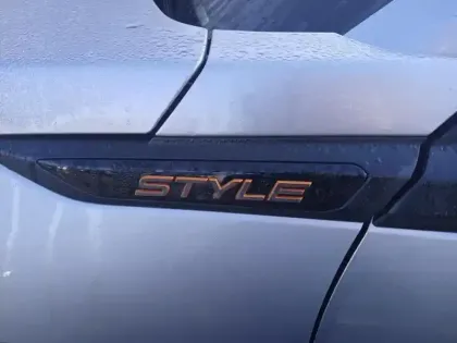 Photo 27 Peugeot 2008  Hybrid 145 e-DCS6 Style