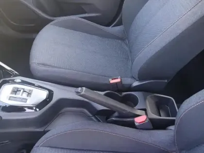 Photo 6 Peugeot 2008  Hybrid 145 e-DCS6 Style