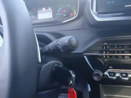 Photo 17 Peugeot 2008  Hybrid 145 e-DCS6 Style