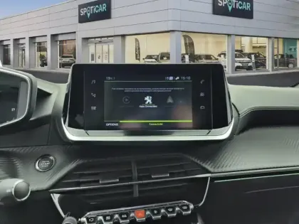 Photo 10 Peugeot 208  PureTech 100 S&S EAT8 GT