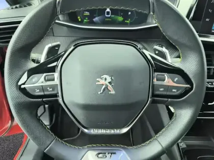 Photo 18 Peugeot 208  PureTech 100 S&S EAT8 GT