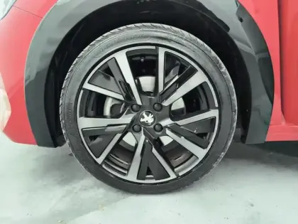 Photo 14 Peugeot 208  PureTech 100 S&S EAT8 GT