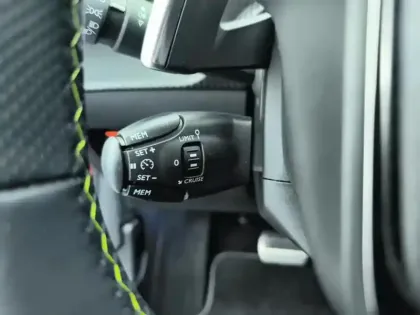 Photo 16 Peugeot 208  PureTech 100 S&S EAT8 GT