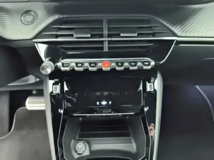 Photo 12 Peugeot 208  PureTech 100 S&S EAT8 GT