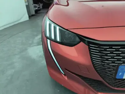 Photo 13 Peugeot 208  PureTech 100 S&S EAT8 GT