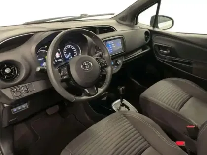 Photo 8 Toyota Yaris HYBRIDE RC18 100h Collection