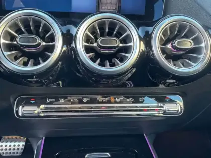 Photo 18 Mercedes Classe B 200 d AMG Line