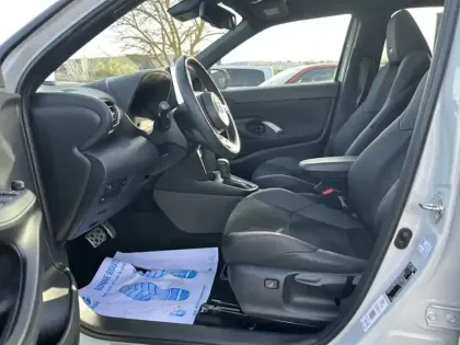 Photo 17 Toyota Yaris Hybride 1.5 HYBRID 116H GR SPORT Pack Techno Toit Pano