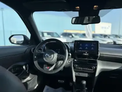 Photo 10 Toyota Yaris Hybride 1.5 HYBRID 116H GR SPORT Pack Techno Toit Pano