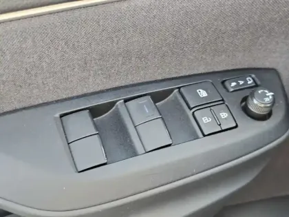 Photo 23 Toyota Yaris Hybride 1.5 HYBRID 116H DESIGN Cargo