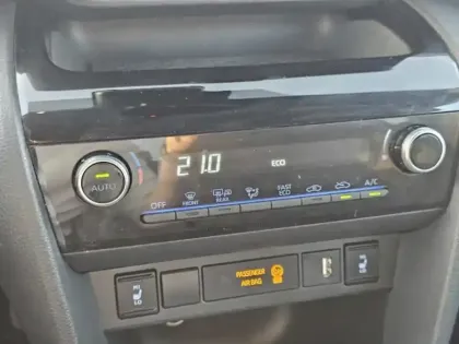 Photo 19 Toyota Yaris Hybride 1.5 HYBRID 116H DESIGN Cargo