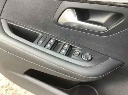 Photo 16 Peugeot 208 Nouvelle 100 S&S BVM6 Allure