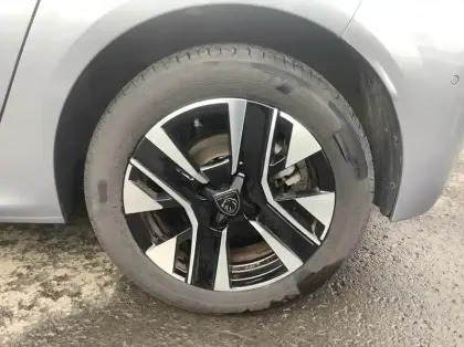 Photo 8 Peugeot 208 Nouvelle 100 S&S BVM6 Allure